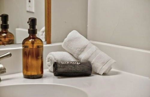 Walk to AT&T Stadium - Modern 2BR With Backyard - Foto 34