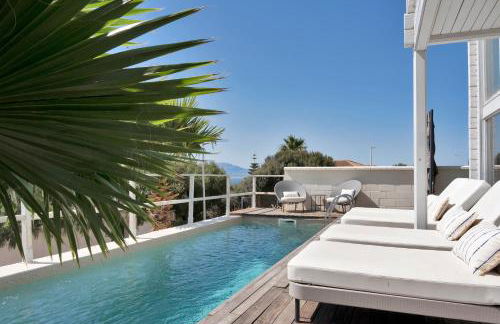 Recién renovada! Exclusiva villa de madera con piscina y vistas al mar - Foto 26