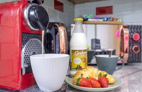 Ealing Manor - 6 beds 3 sofa beds sleeps 9 ppl - Foto 25