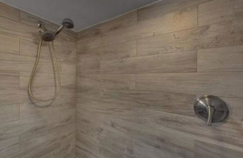 Private Basement Suite w Hot Tub - Foto 19