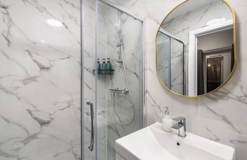 Luxe 5-bedroom House with Hot Tub, Pool table & Football Table - Foto 28