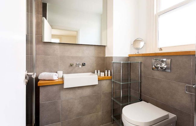 Spacious Apartment Near Portobello Road - Photo 36