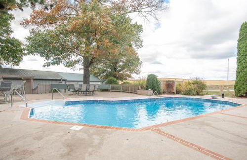 Cozy Cow Homestead with pool! - Foto 37