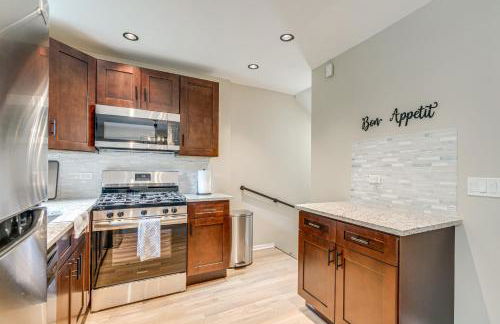 2 Mi to South Shore Beach Urban Retreat with Yard - Foto 11