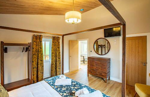 Breckland Lodge 4 with Hot Tub - Foto 21