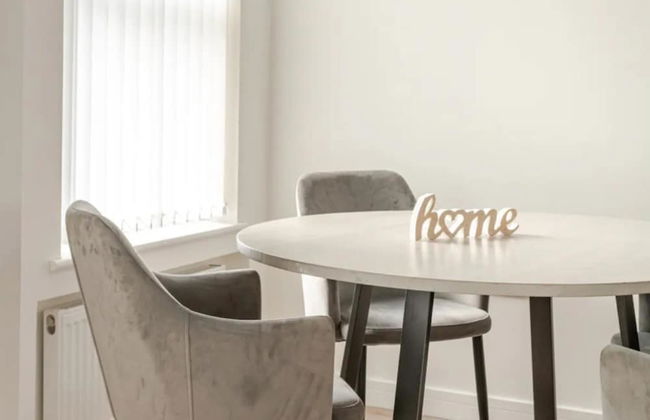 Brand New Luxury Self Contained Flat - Photo 7