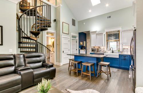 Greenwood Getaway with Furnished Patio and Lake View - Foto 6