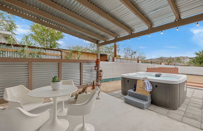 Fable by Avantstay 2 Unique Spaces, w/ Bowling, Hot Tub, Fire Pit, Large Yard - Photo 28