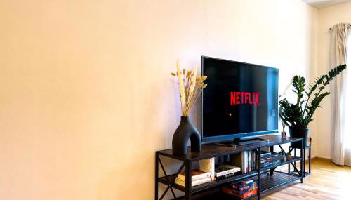 KUELhome - STYLISCHE ZENTRALE WOHNUNG MIT KÜCHE UND PARKPLATZ IN SEITENSTRAẞE - Foto 2