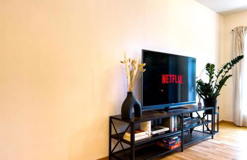 KUELhome - STYLISCHE ZENTRALE WOHNUNG MIT KÜCHE UND PARKPLATZ IN SEITENSTRAẞE - Foto 2