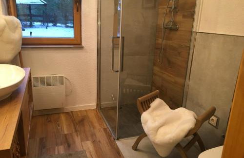 Deluxe Holiday Zdrojowa -Willa typu Alpejskiego w Borach Tucholskich-Całoroczna Balia z jacuzzi-Prywatny las i strumyk -Duża Wiata grillowa - Foto 19