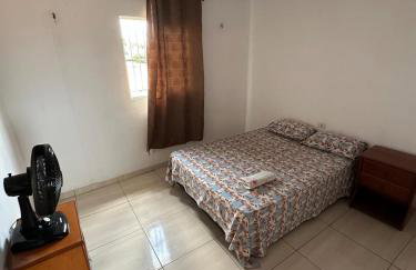 Quarto privativo com sala e tv em Villa Hostel - Foto 6