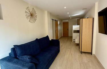 La Maison du Lac sleeps 10 and has air conditioning - Foto 6