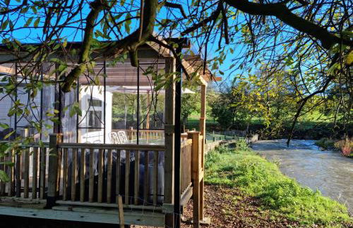 Riverside Cabin - Sleeps 2 - Hottub - Parking - Foto 69