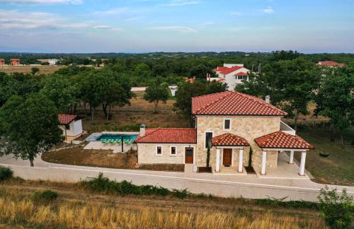 Villa Pietro with a heated Saltwater pool - Photo 6