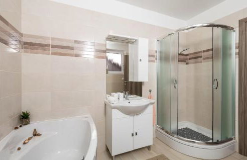 2 Bedroom Lovely Apartment In Viskovo - Photo 25