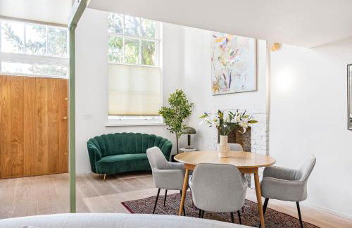 Schoolbell Mews full 3 bedroom 2 bathroom architect designed mews house Fabulous Bow, Victoria Park Location - Foto 2