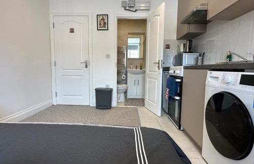 Bright Modern, Private Apartment,15 Mins To Central London - Photo 9