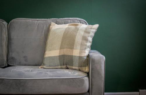 Vale House By EDEN Accommodation - 2 Bedroom Whole House, Sleeps 4 - NEWLY RENOVATED - Foto 14