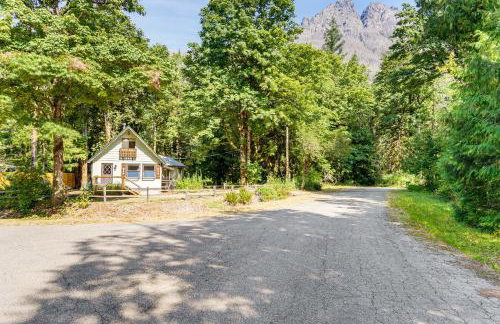 Walk to Skykomish River: Wooded Escape w/ Fire Pit - Foto 26
