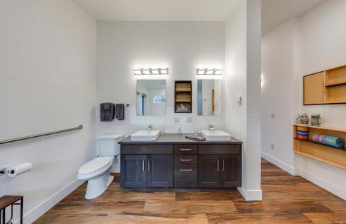 Water Views Whidbey Island Hideaway with Deck - Foto 11