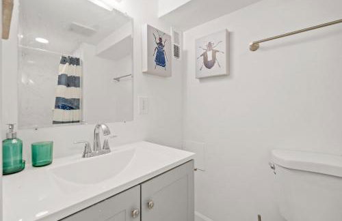 Negin 2903 - Basement Unit - Foto 9