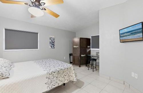 Sun and Fun- Dolphin Diversion - Photo 16