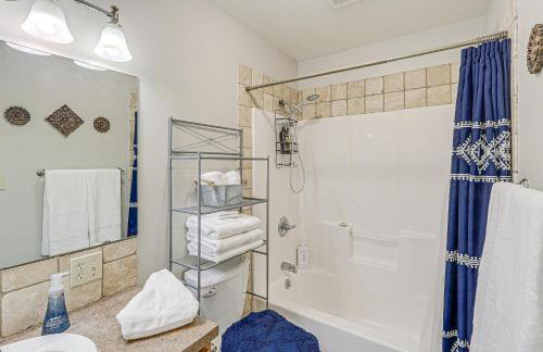 Waterfront Kansas Home with Private Fire Pit! - Foto 21