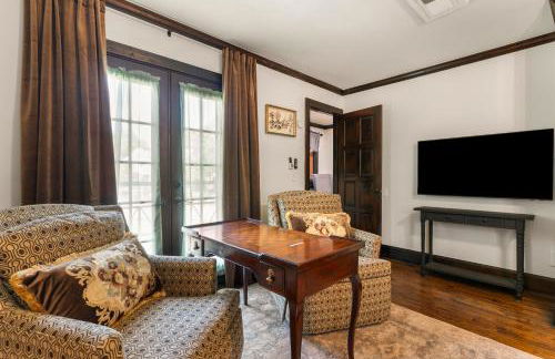 Castle Stay by Gathering Place Hot Tub & Fire Pit - Foto 21