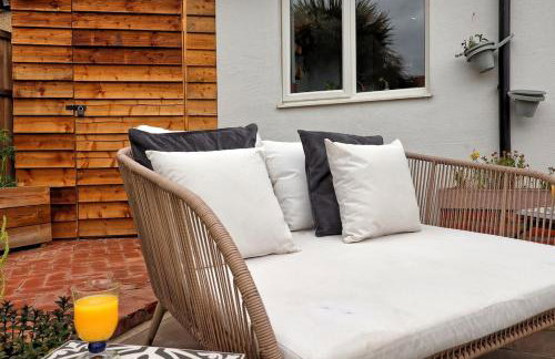 Beautiful 5 bed house, relaxing garden and driveway parking 10 min to the beach - Foto 35