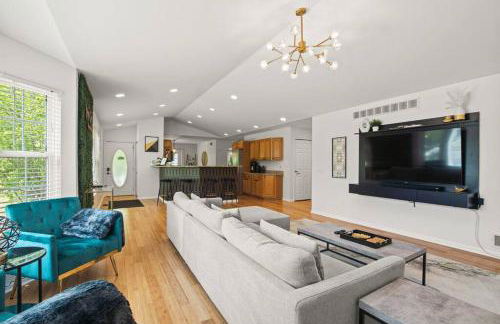 Delight: Bold & Bougie! Sleeps 12! Downtown Boyne - Foto 44