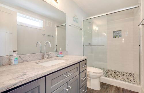 Modern Oak Island Escape 1 Mile to Long Beach! - Foto 15