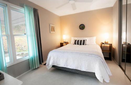 Serene Duplex Lakefront Retreat: sleeps up to 20 - Foto 14