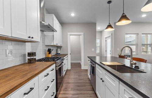 Uptown Elegant Escape | JZ Vacation Rentals - Foto 81