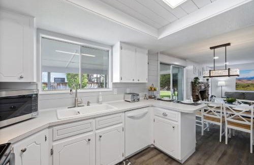 KING BED/Fresh Home/Seperate Big Screen Rooms/Park - Photo 27