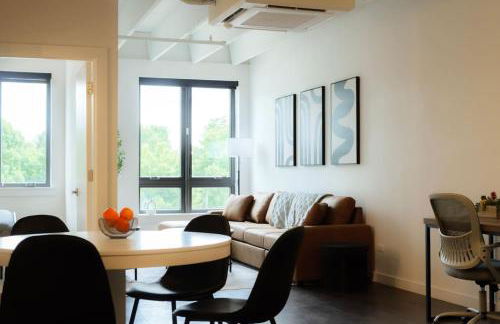 Above The Roots - Stylish 1BD on the Square - Foto 30