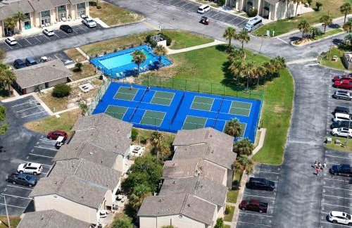 Beach access close to Walmart, Bowling,skating and Game room - Photo 69