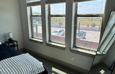 Modern 1BR Dallas peaceful escape in the heart of Farmers Branch! Less than 20 minutes from Downtown Dallas, 15 from DFW ariport 15 from Grapevine - Photo 19