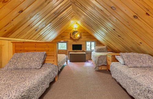 Less Than 8 Mi to Gore Mountain! Family Cottage with Porch - Foto 21