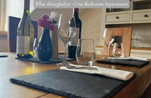 Llew Accommodation - The Townhouse - Photo 13