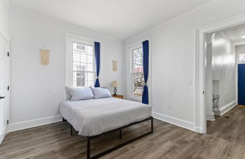 Casa Soleada in East Rock near DT and Yale SOM with FREE Parking and King Bed - Foto 9