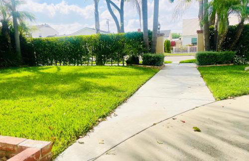 GREAT FOR BUSINESS & FAMILY TRIPS 3BD 2BA close to DESNEYLAND, FREE PARKING - Photo 9