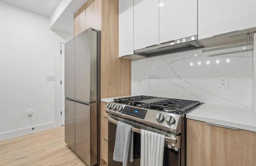 Capitol View 2 DC Townhouse Condo with Private Backyard and Garage Parking - Foto 22