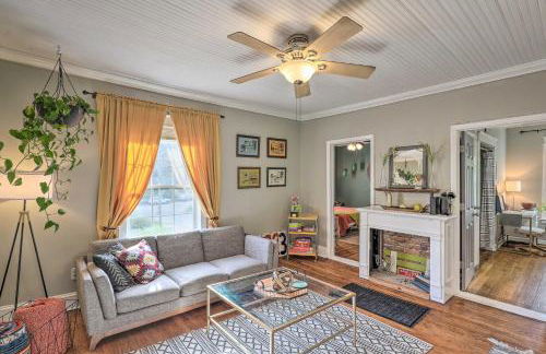 Stylish Woodfin Home with Backyard and Fire Pit - Foto 12