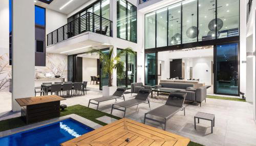 Three Story Waterfront Villa with Basketball and Mini Golf - Foto 2