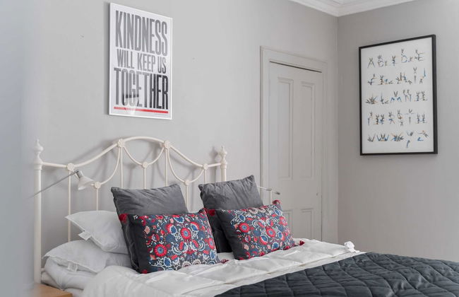 Beautiful & Bright 2BD Flat - Haymarket - Photo 8