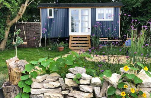 Purbeck Shepherd Huts - Photo 1