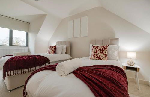 Spacious 5BR Home Near New Forest & Coast - Parking - Sleeps 10 - Photo 32