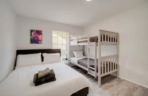 Cozy 5BR Pool House with Hot Tub Near The Lake - Foto 30