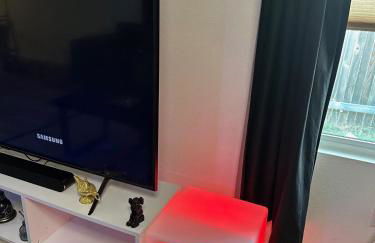 Cozy Stay with Pool Relax with Easy Access to Highway - Foto 51